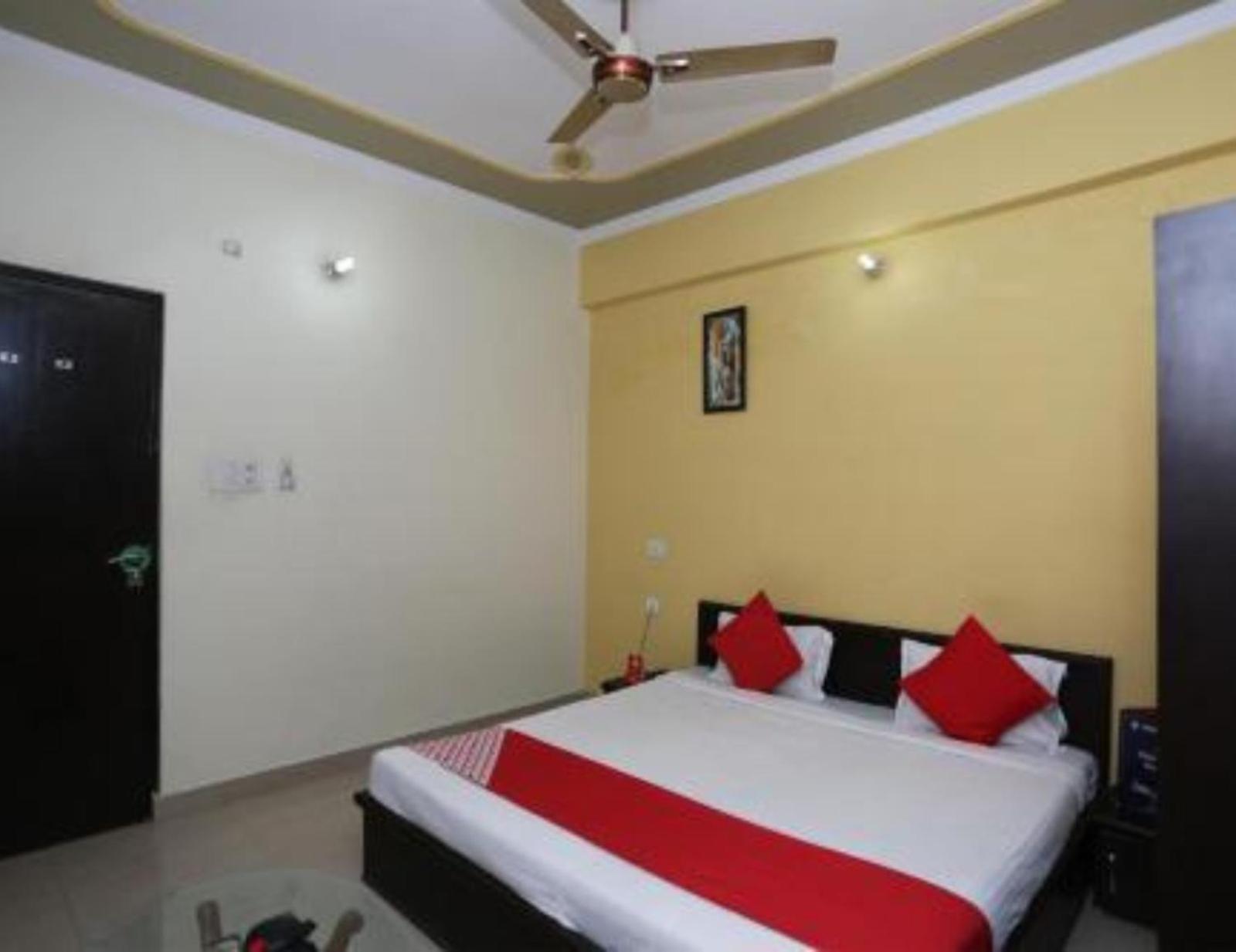 Hotel S K Palace Lucknow , Best Hotel In Lucknow , Hotel In Transport Nagar Lucknow ,Budget Hotels In Lucknow Dış mekan fotoğraf