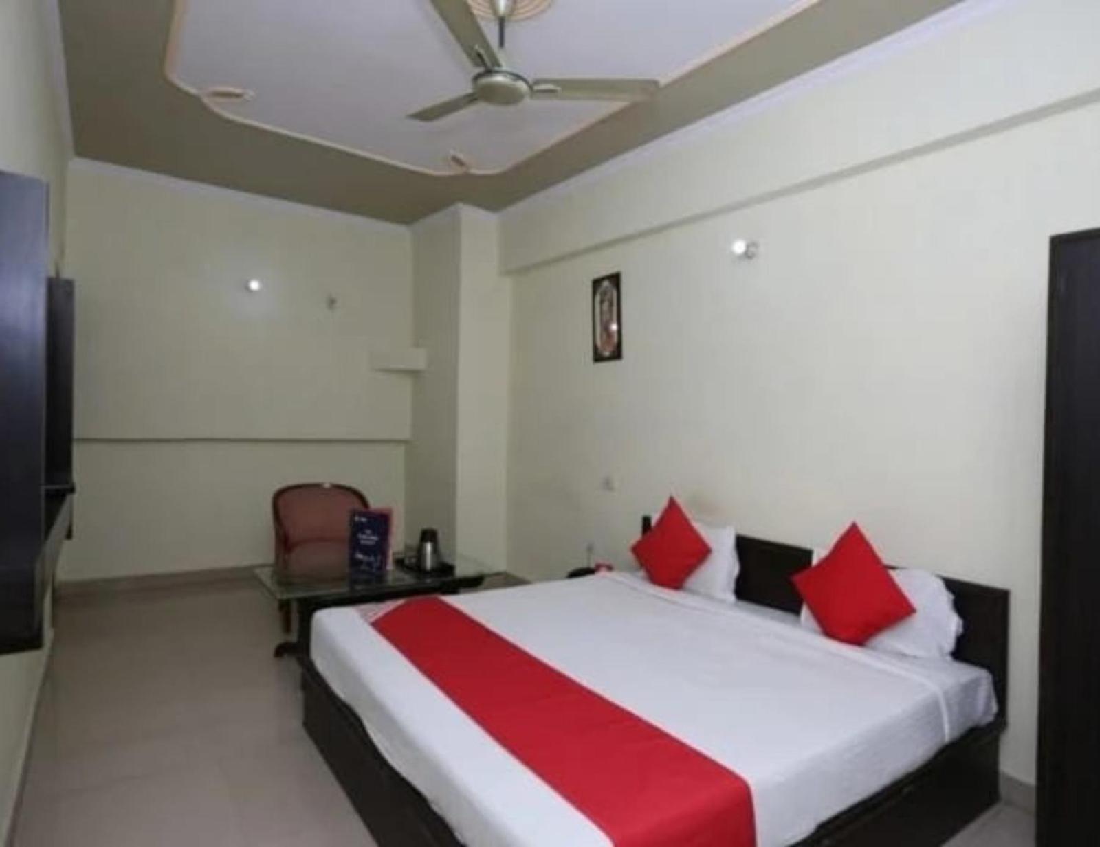Hotel S K Palace Lucknow , Best Hotel In Lucknow , Hotel In Transport Nagar Lucknow ,Budget Hotels In Lucknow Dış mekan fotoğraf