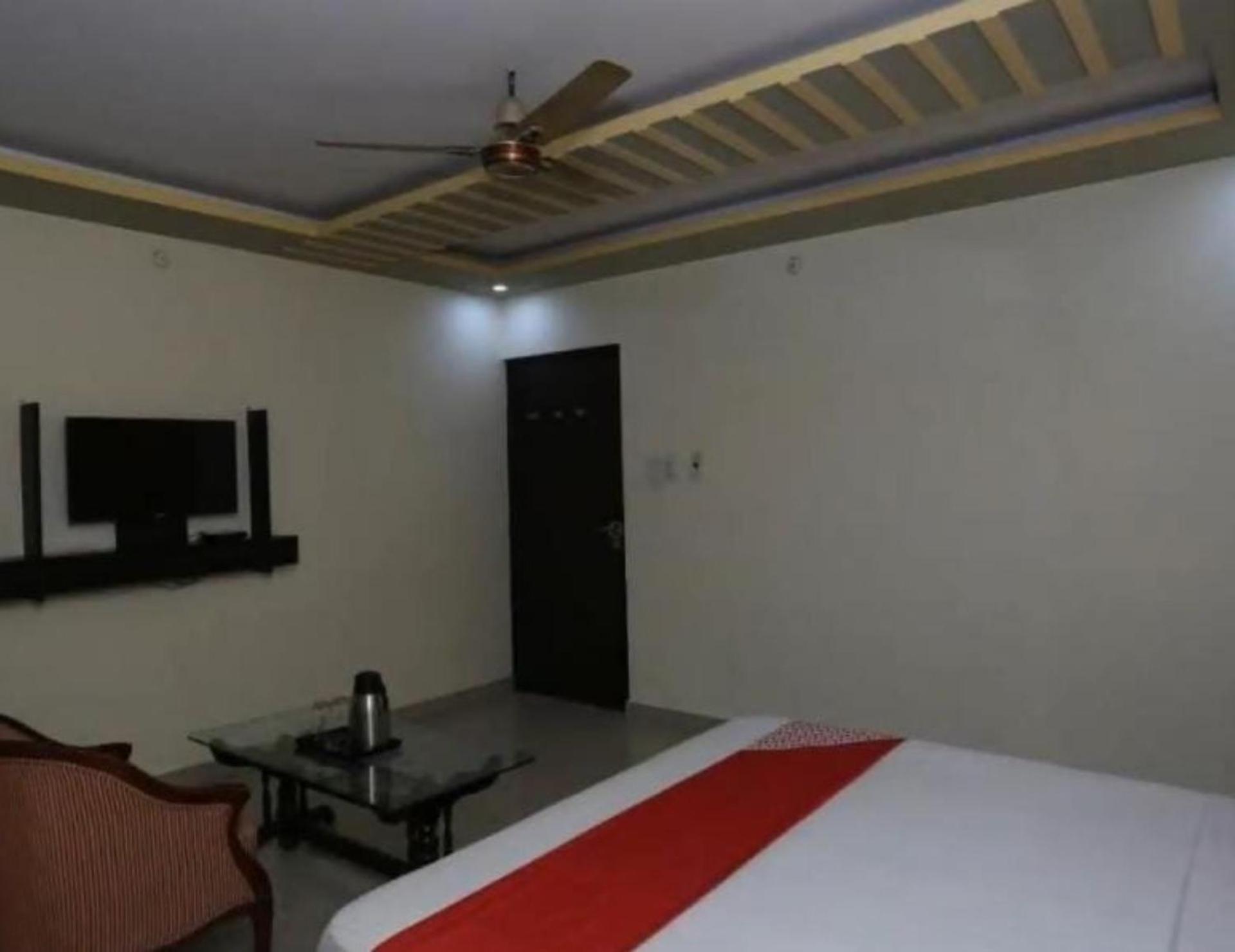 Hotel S K Palace Lucknow , Best Hotel In Lucknow , Hotel In Transport Nagar Lucknow ,Budget Hotels In Lucknow Dış mekan fotoğraf